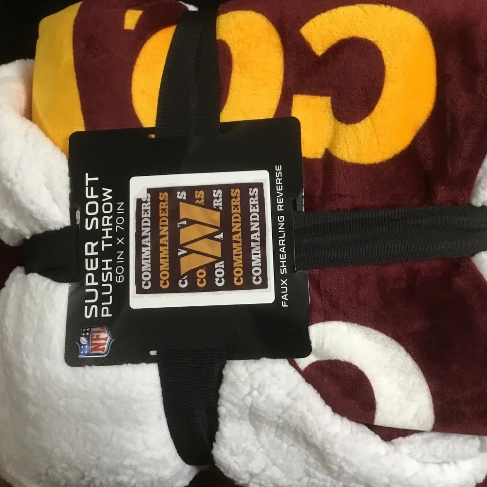 NFL Washington Commanders Super Soft Plush Throw (60 in x 70 in) NEW! - Picture 4 of 8